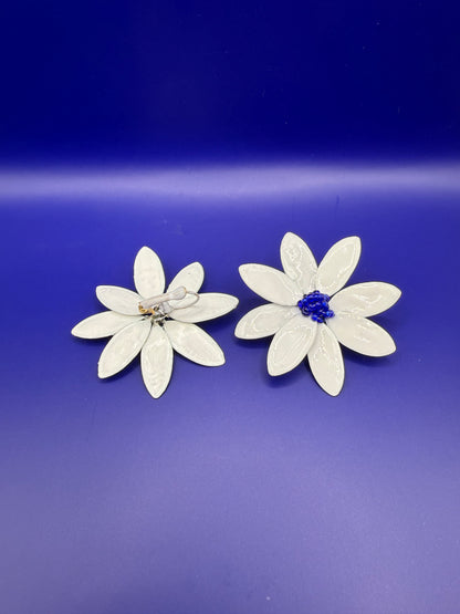 Blue eyed Daisy earrings