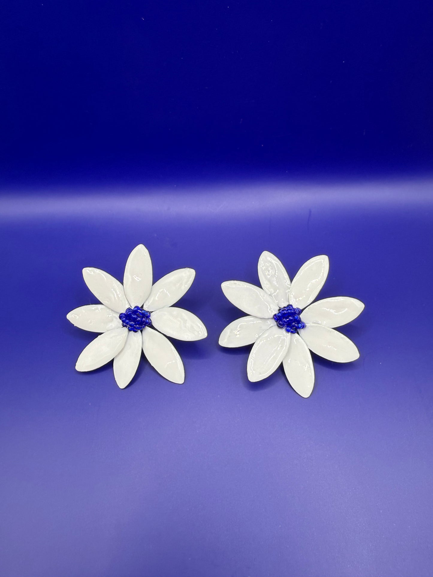 Blue eyed Daisy earrings